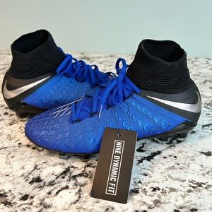 *SOLD* NWT - NIKE HyperVenom Soccer Cleats - Size 4.5Y ⚽️